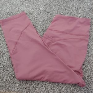 ***Generous Pockets*** Capri Leggings